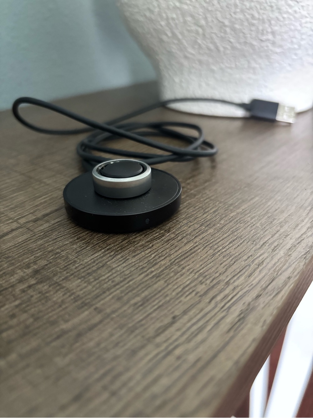 Oura Ring Charger - Black and Silver USB Magnetic Dock